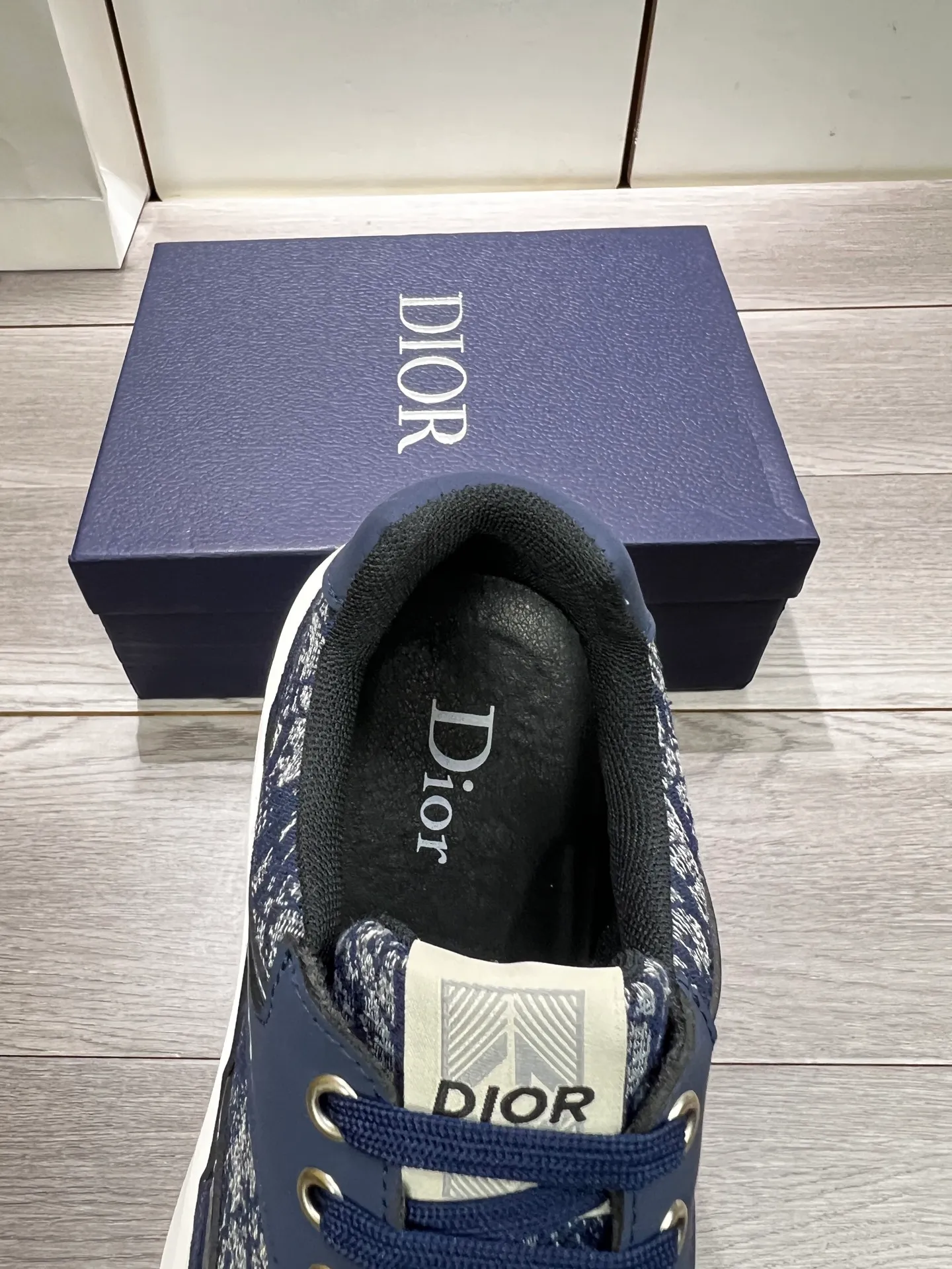 Factory price: 440💰Dior official website new style🎁🎁fashionable casual men's shoes👟, popular style💥simple and elegant version, exclusive for trendy men. Unique official website latest brand elements 👑original decoration, fashionable and generous, imported first-layer cowhide with original fabric✅breathable mesh lining, official website designated wear-resistant casual outsole, counter classic model taken in kind🎬Four colors available, code 38-44. Can be customized 45 non-returnable